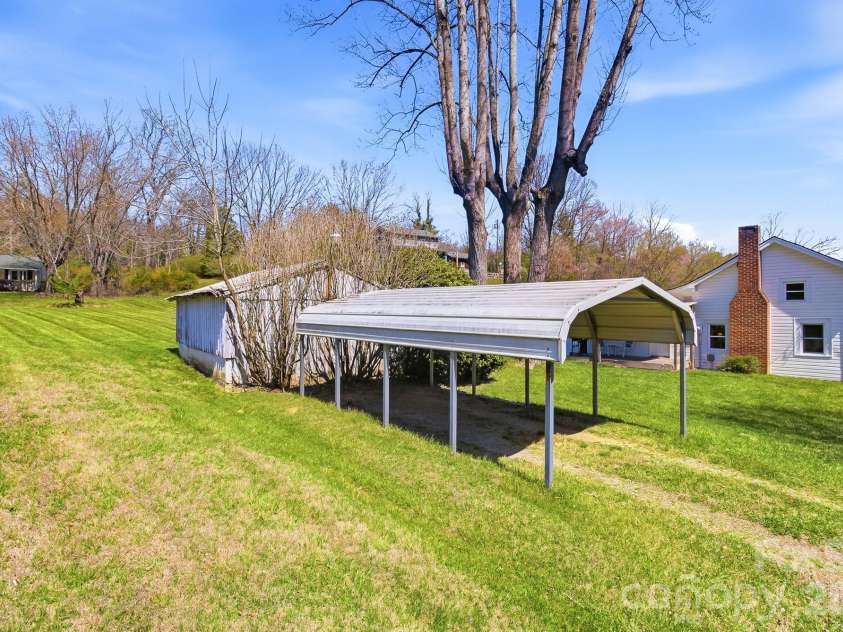 8 Concord Road, Asheville, NC 28803.  MLS# CAR4363970, YatesRealty ID 10379. 