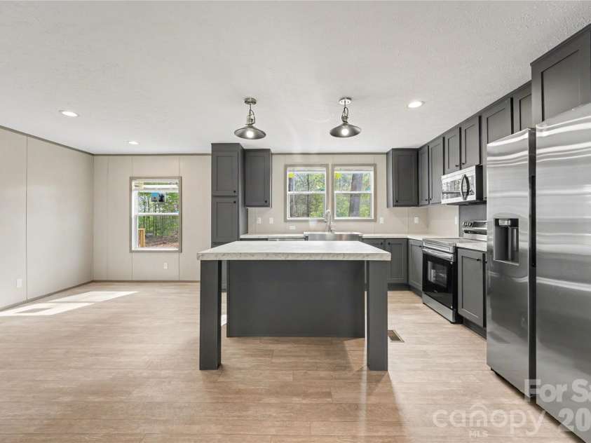 154 Silhouette Lane, Statesville, NC 28625.  MLS# CAR4368187, YatesRealty ID 10380. 