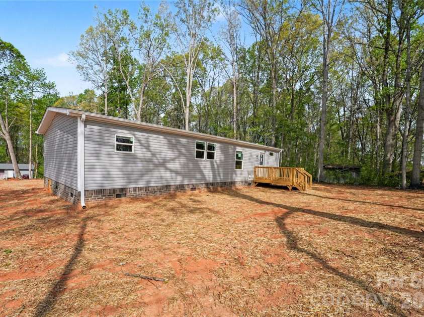154 Silhouette Lane, Statesville, NC 28625.  MLS# CAR4368187, YatesRealty ID 10380. 