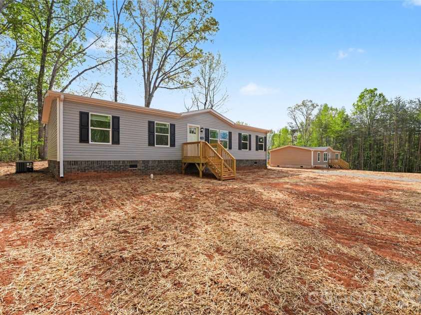 154 Silhouette Lane, Statesville, NC 28625.  MLS# CAR4368187, YatesRealty ID 10380. 