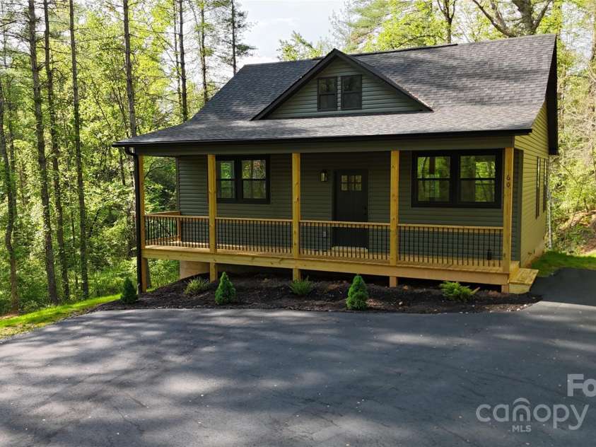 60 Country Cove Court, Leicester, NC 28748.  MLS# CAR4220406, YatesRealty ID 10380. 