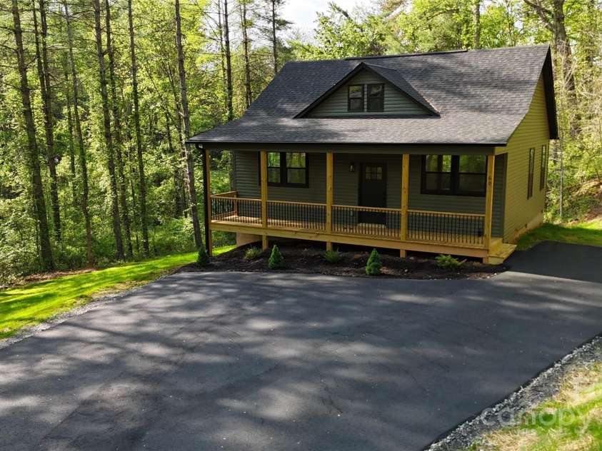 60 Country Cove Court, Leicester, NC 28748.  MLS# CAR4220406, YatesRealty ID 10380. 