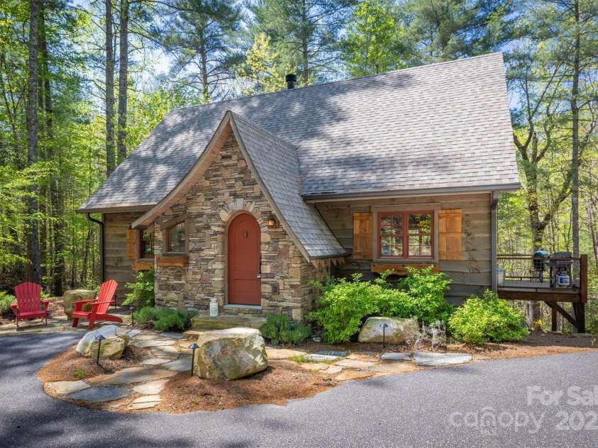 1400 Yellow Fork Trail, Nebo, NC 28761.  MLS# CAR4249378, YatesRealty ID 10381. 