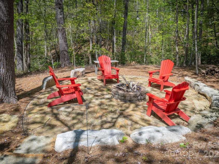 1400 Yellow Fork Trail, Nebo, NC 28761.  MLS# CAR4249378, YatesRealty ID 10381. 