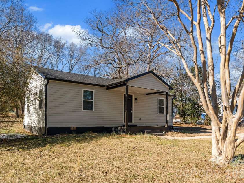 915 Second Street, Kings Mountain, NC 28086.  MLS# CAR4339998, YatesRealty ID 10381. 