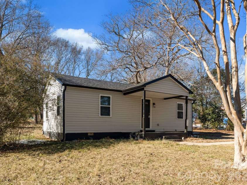 915 Second Street, Kings Mountain, NC 28086.  MLS# CAR4339998, YatesRealty ID 10381. 