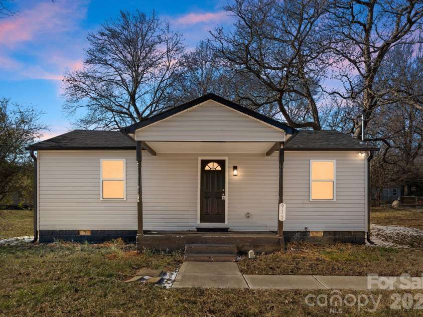 915 Second Street, Kings Mountain, NC 28086.  MLS# CAR4339998, YatesRealty ID 10381. 