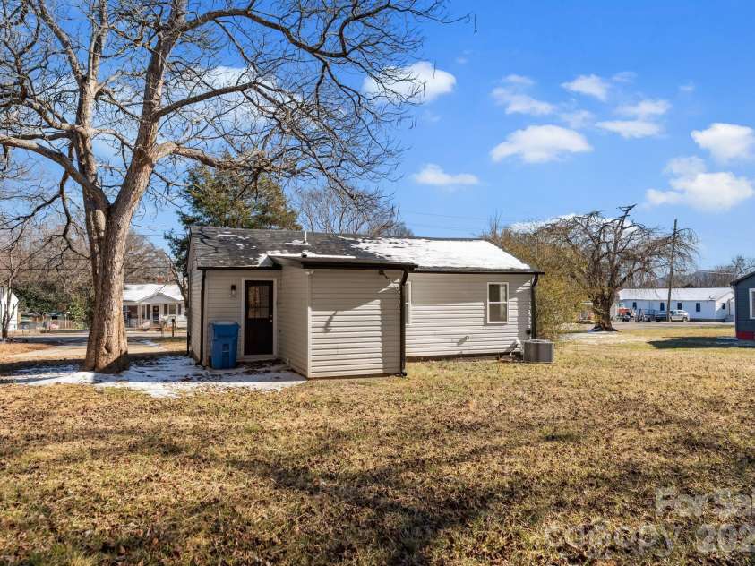 915 Second Street, Kings Mountain, NC 28086.  MLS# CAR4339998, YatesRealty ID 10381. 
