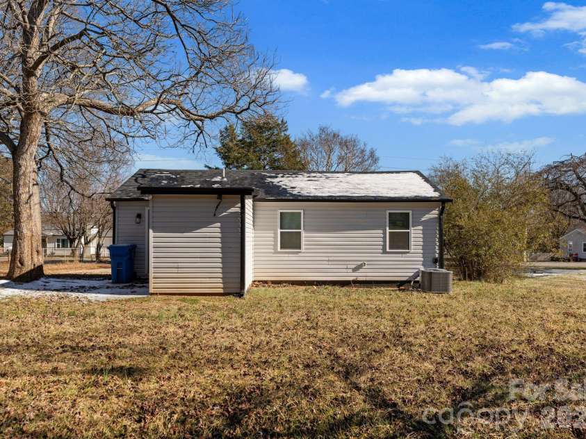 915 Second Street, Kings Mountain, NC 28086.  MLS# CAR4339998, YatesRealty ID 10381. 
