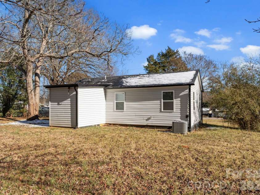 915 Second Street, Kings Mountain, NC 28086.  MLS# CAR4339998, YatesRealty ID 10381. 