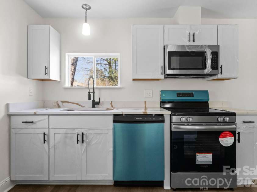 915 Second Street, Kings Mountain, NC 28086.  MLS# CAR4339998, YatesRealty ID 10381. 