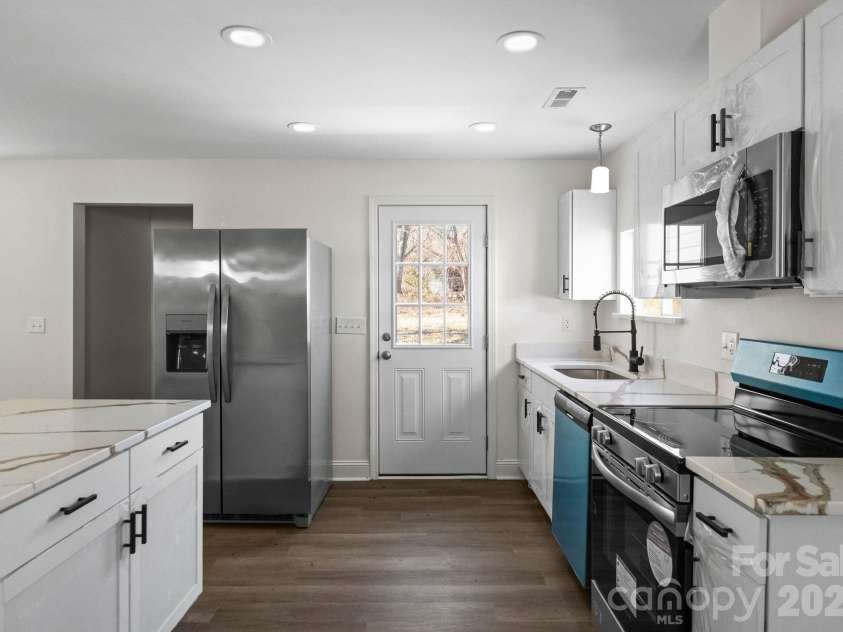 915 Second Street, Kings Mountain, NC 28086.  MLS# CAR4339998, YatesRealty ID 10381. 