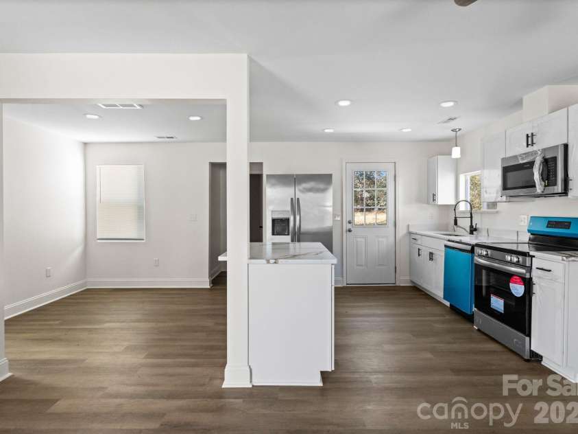 915 Second Street, Kings Mountain, NC 28086.  MLS# CAR4339998, YatesRealty ID 10381. 