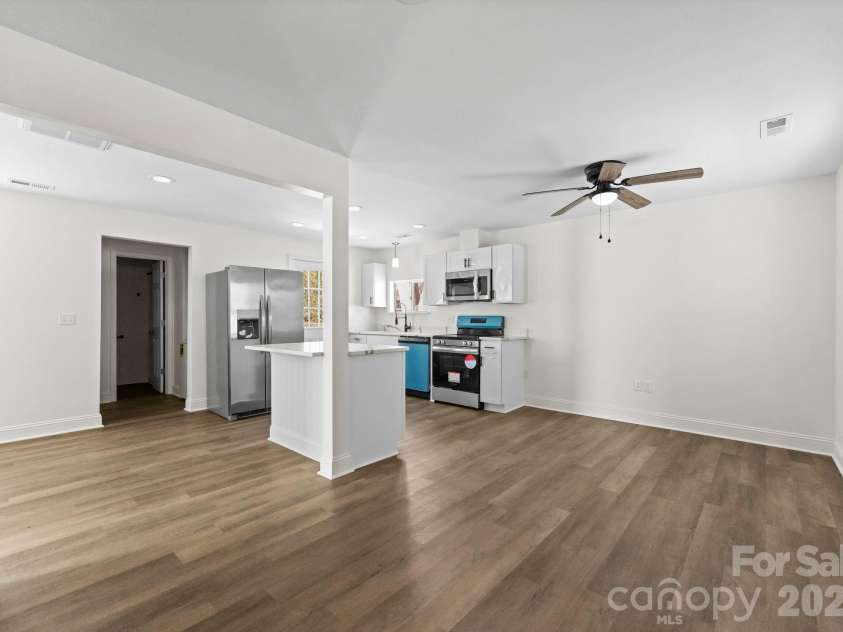 915 Second Street, Kings Mountain, NC 28086.  MLS# CAR4339998, YatesRealty ID 10381. 