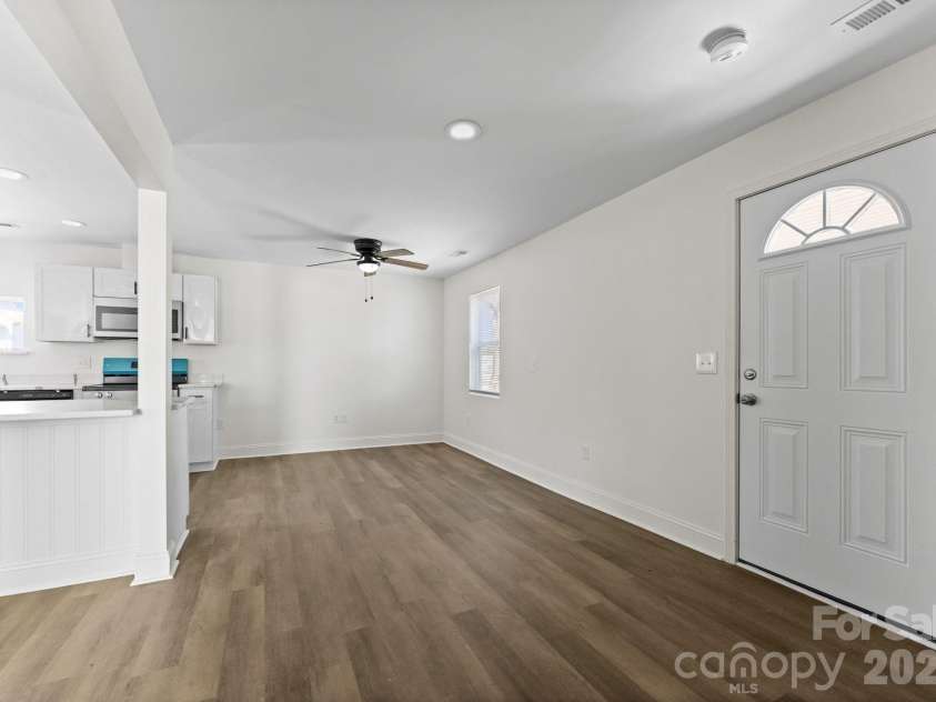 915 Second Street, Kings Mountain, NC 28086.  MLS# CAR4339998, YatesRealty ID 10381. 