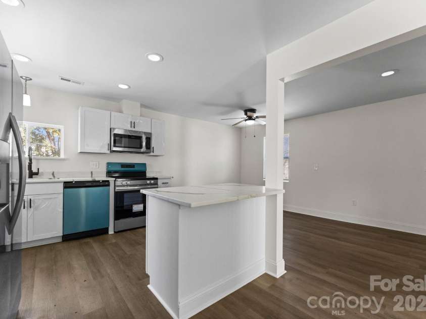 915 Second Street, Kings Mountain, NC 28086.  MLS# CAR4339998, YatesRealty ID 10381. 
