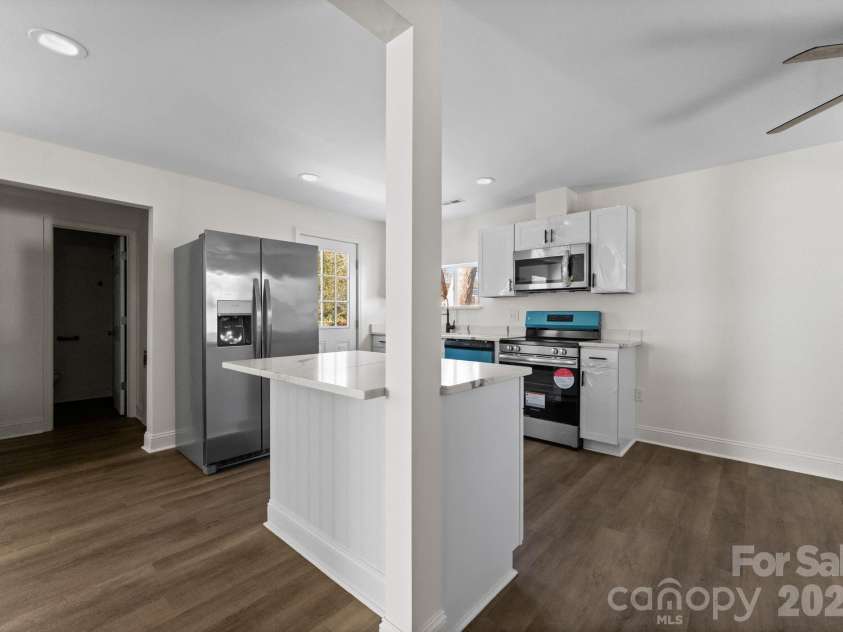 915 Second Street, Kings Mountain, NC 28086.  MLS# CAR4339998, YatesRealty ID 10381. 