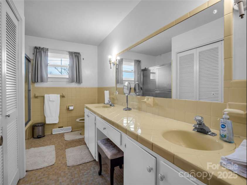 549 Piney Ridge Road, Forest City, NC 28043.  MLS# CAR4213025, YatesRealty ID 10382. 