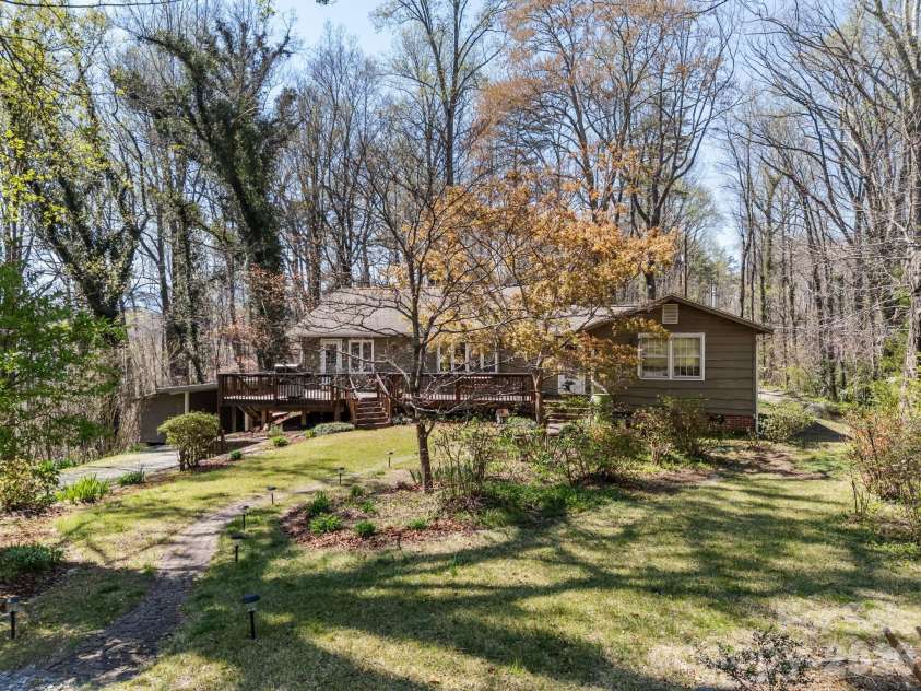 7 Rippy Hill Lane, Tryon, NC 28782.  MLS# CAR4366540, YatesRealty ID 10382. 