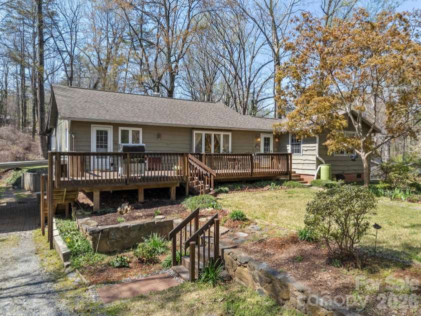 7 Rippy Hill Lane, Tryon, NC 28782.  MLS# CAR4366540, YatesRealty ID 10382. 