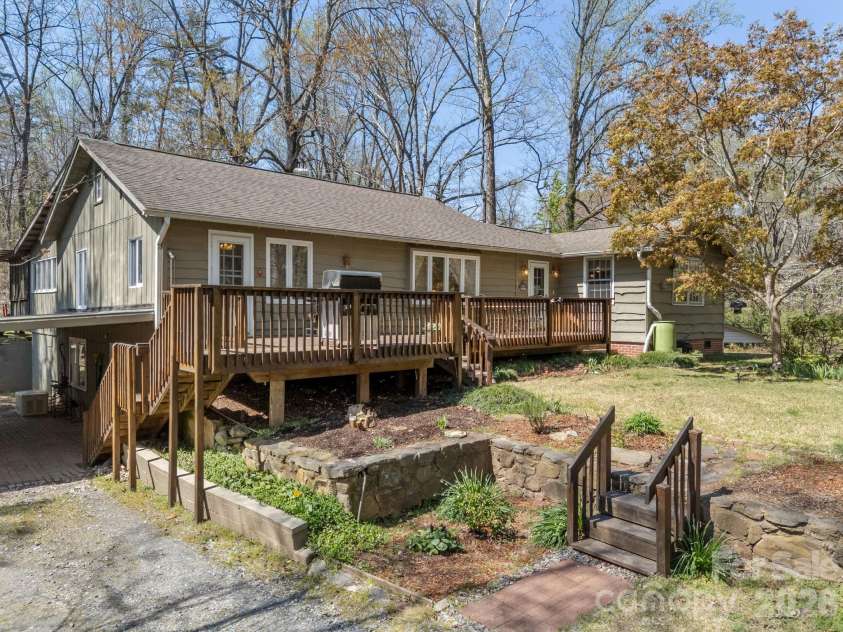 7 Rippy Hill Lane, Tryon, NC 28782.  MLS# CAR4366540, YatesRealty ID 10382. 