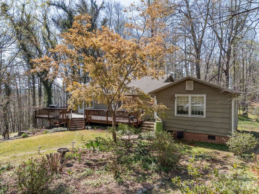7 Rippy Hill Lane, Tryon, NC 28782.  MLS# CAR4366540, YatesRealty ID 10382. 