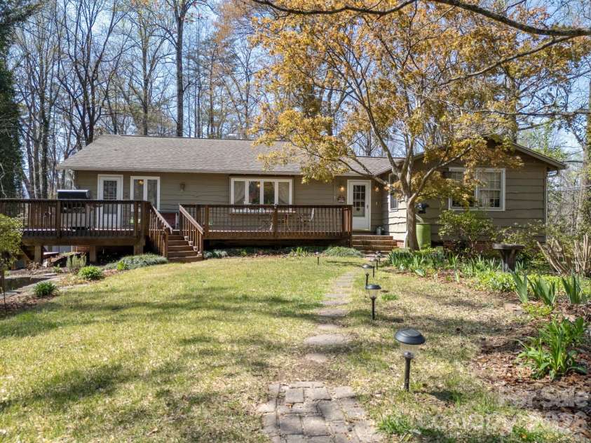 7 Rippy Hill Lane, Tryon, NC 28782.  MLS# CAR4366540, YatesRealty ID 10382. 