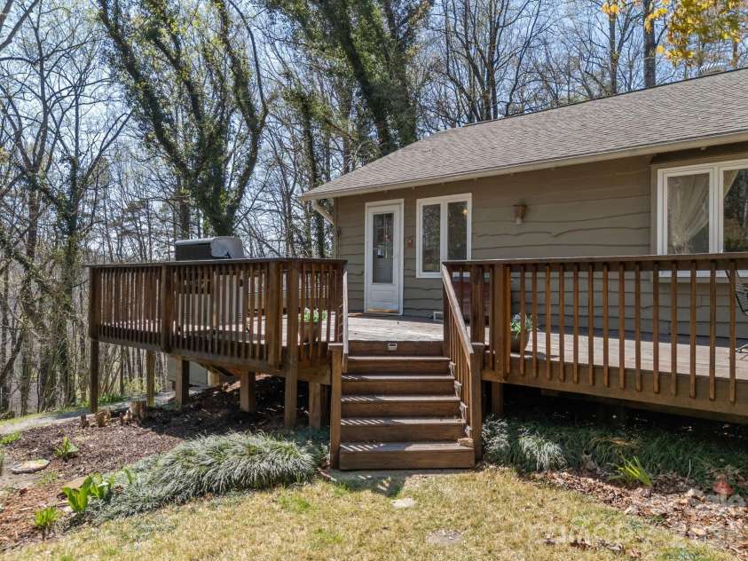 7 Rippy Hill Lane, Tryon, NC 28782.  MLS# CAR4366540, YatesRealty ID 10382. 