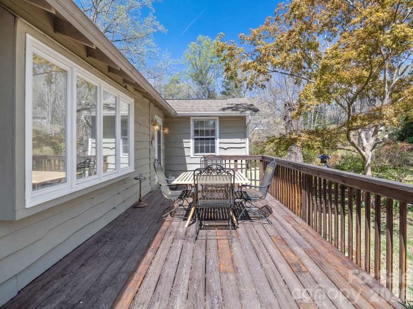 7 Rippy Hill Lane, Tryon, NC 28782.  MLS# CAR4366540, YatesRealty ID 10382. 