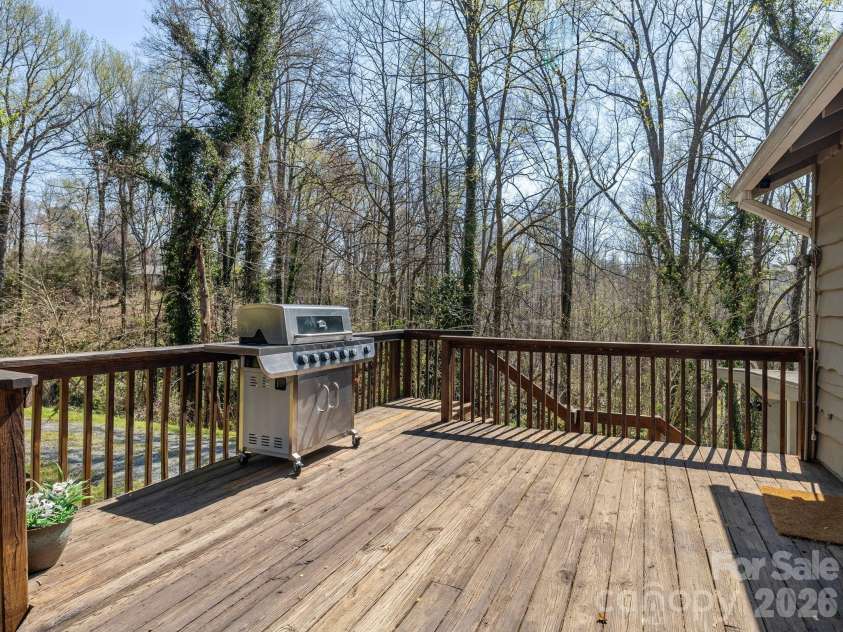 7 Rippy Hill Lane, Tryon, NC 28782.  MLS# CAR4366540, YatesRealty ID 10382. 