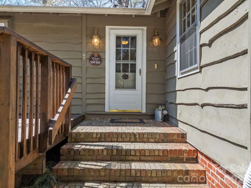7 Rippy Hill Lane, Tryon, NC 28782.  MLS# CAR4366540, YatesRealty ID 10382. 