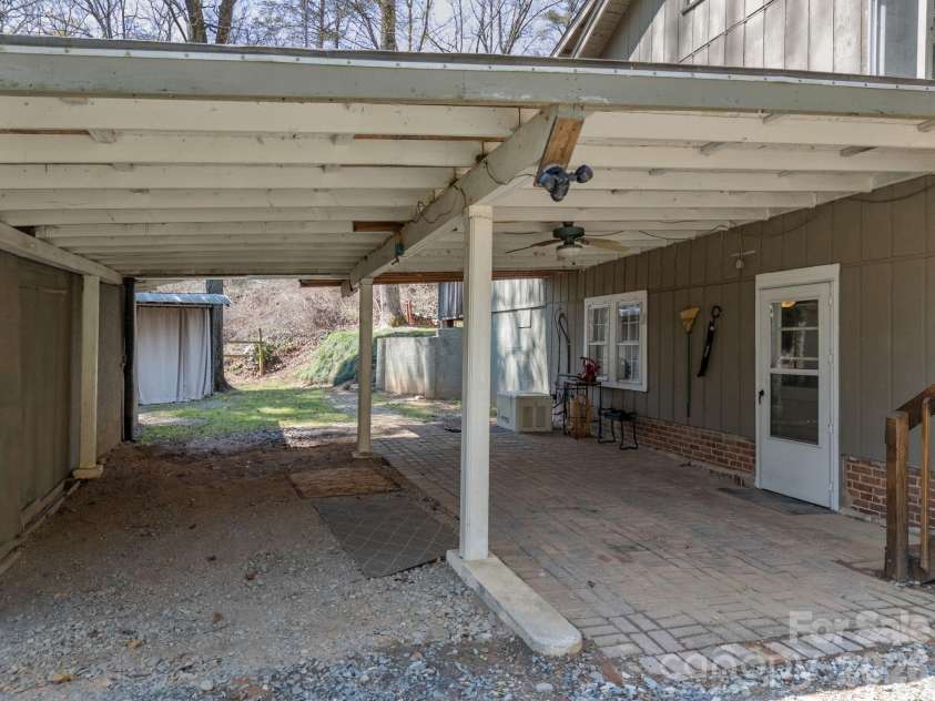 7 Rippy Hill Lane, Tryon, NC 28782.  MLS# CAR4366540, YatesRealty ID 10382. 
