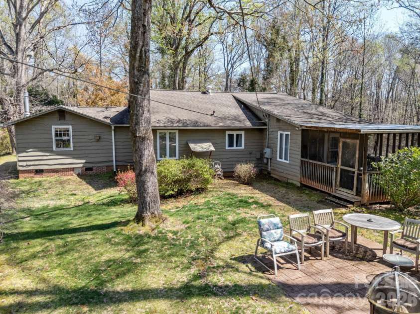 7 Rippy Hill Lane, Tryon, NC 28782.  MLS# CAR4366540, YatesRealty ID 10382. 