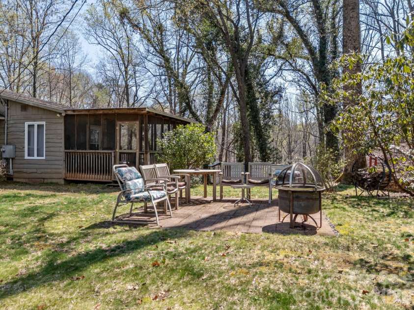 7 Rippy Hill Lane, Tryon, NC 28782.  MLS# CAR4366540, YatesRealty ID 10382. 