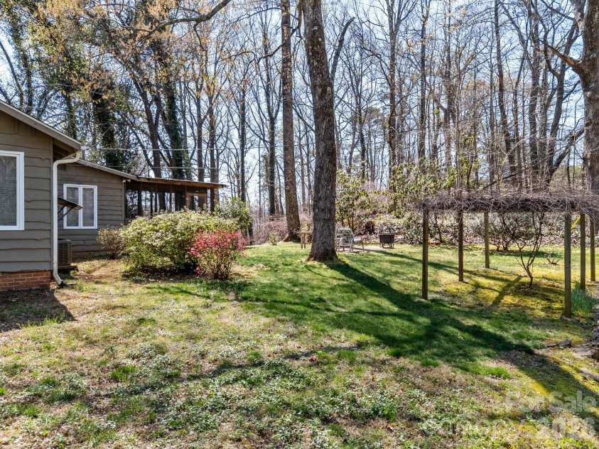 7 Rippy Hill Lane, Tryon, NC 28782.  MLS# CAR4366540, YatesRealty ID 10382. 