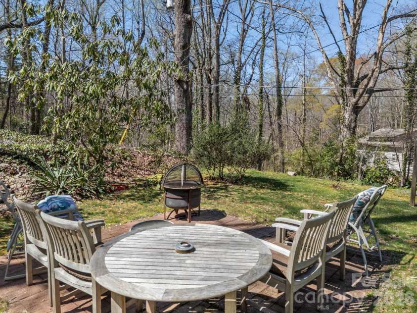 7 Rippy Hill Lane, Tryon, NC 28782.  MLS# CAR4366540, YatesRealty ID 10382. 