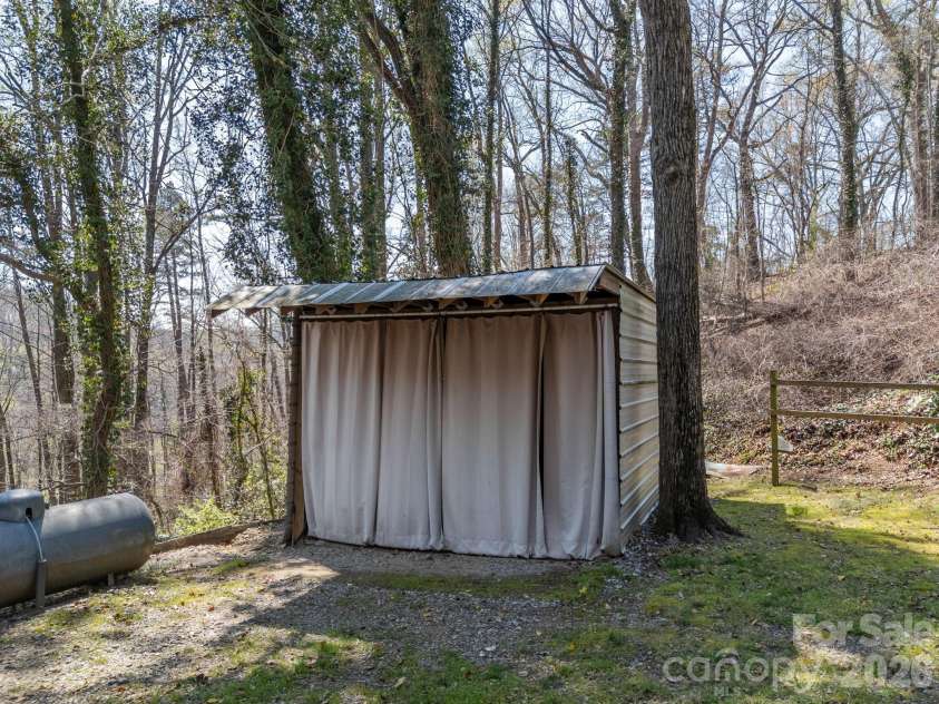 7 Rippy Hill Lane, Tryon, NC 28782.  MLS# CAR4366540, YatesRealty ID 10382. 