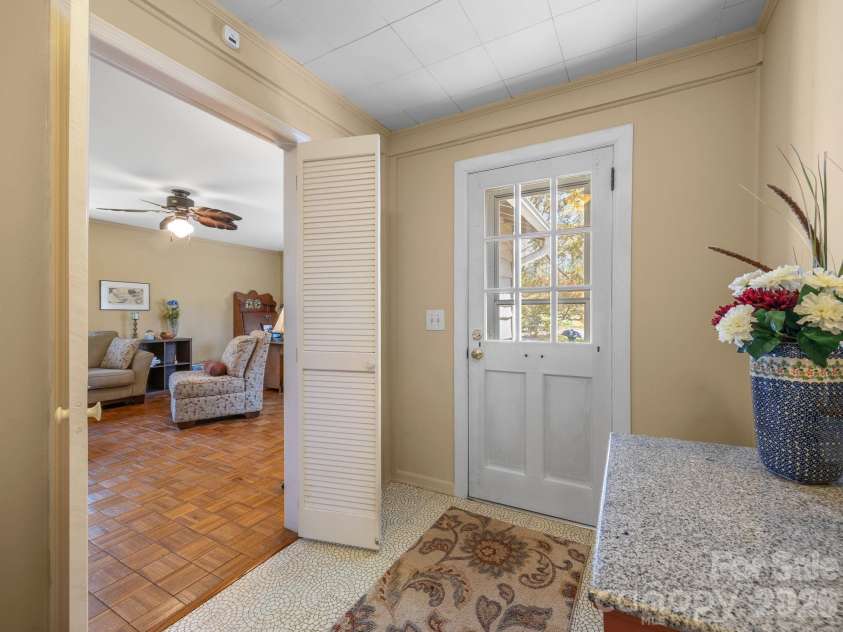 7 Rippy Hill Lane, Tryon, NC 28782.  MLS# CAR4366540, YatesRealty ID 10382. 