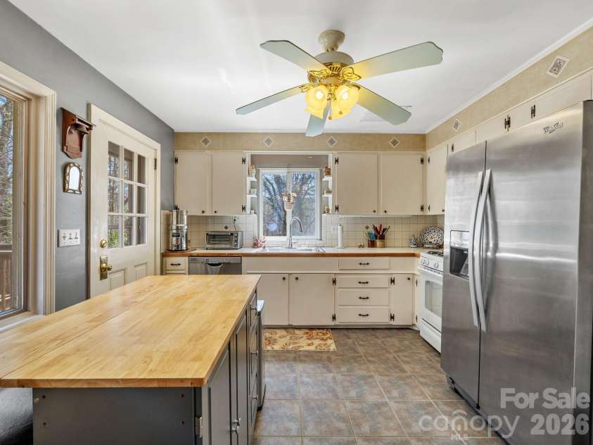 7 Rippy Hill Lane, Tryon, NC 28782.  MLS# CAR4366540, YatesRealty ID 10382. 