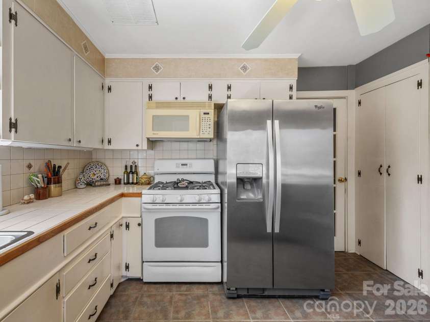 7 Rippy Hill Lane, Tryon, NC 28782.  MLS# CAR4366540, YatesRealty ID 10382. 