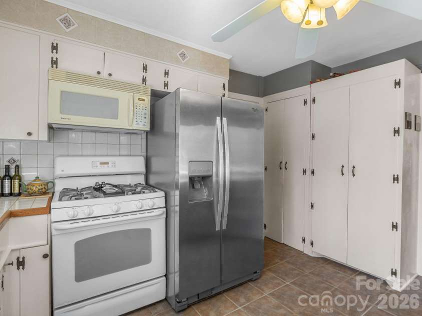 7 Rippy Hill Lane, Tryon, NC 28782.  MLS# CAR4366540, YatesRealty ID 10382. 