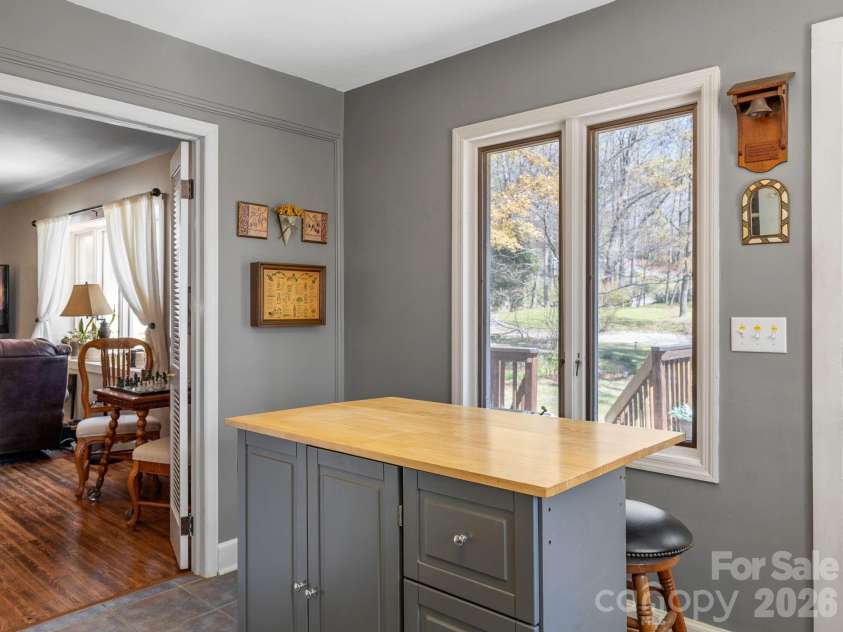 7 Rippy Hill Lane, Tryon, NC 28782.  MLS# CAR4366540, YatesRealty ID 10382. 