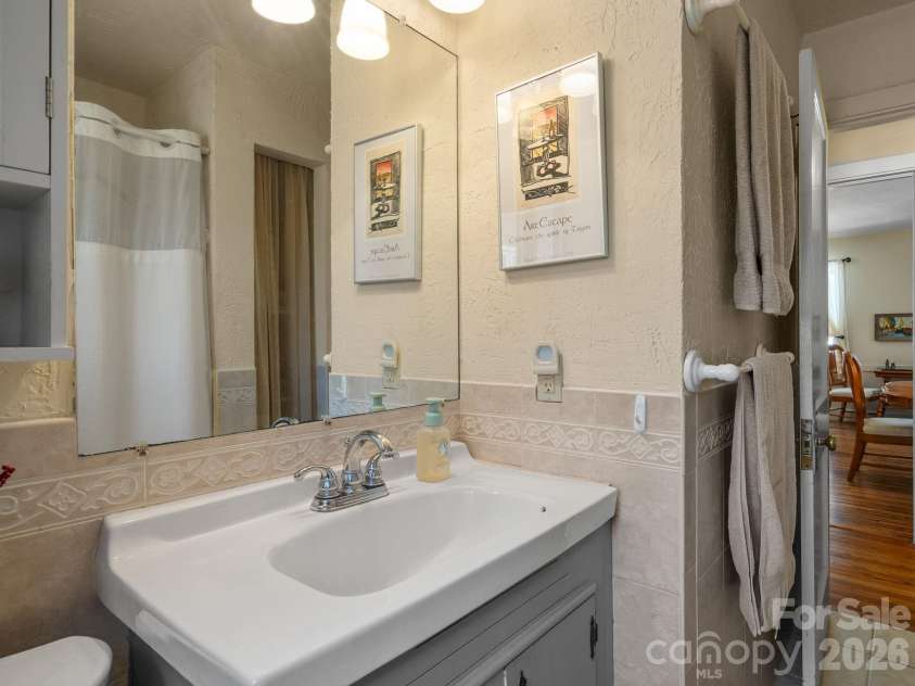 7 Rippy Hill Lane, Tryon, NC 28782.  MLS# CAR4366540, YatesRealty ID 10382. 