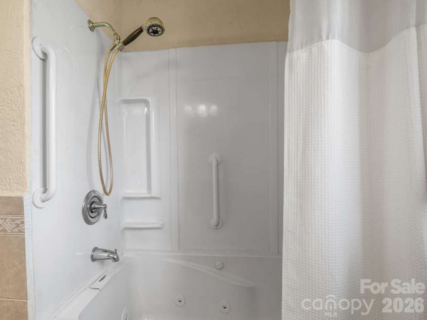 7 Rippy Hill Lane, Tryon, NC 28782.  MLS# CAR4366540, YatesRealty ID 10382. 