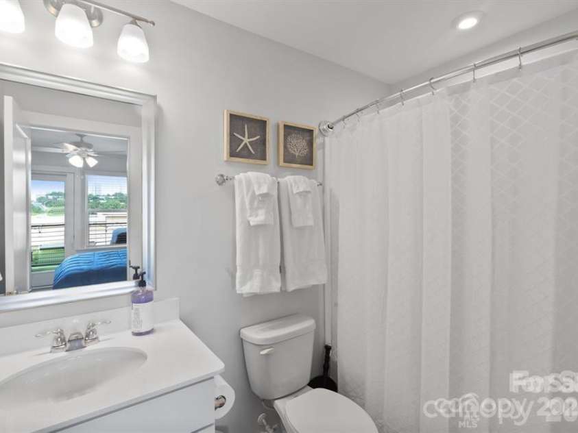 12119 Brooklyn Avenue, Charlotte, NC 28204.  MLS# CAR4300115, YatesRealty ID 10385. Bathroom