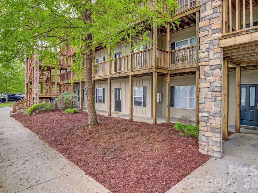 800 Meadowview Drive, Boone, NC 28607.  MLS# CAR4360075, YatesRealty ID 10386. 