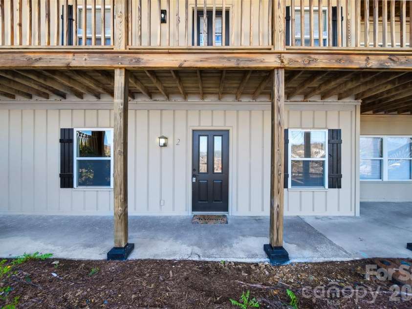 800 Meadowview Drive, Boone, NC 28607.  MLS# CAR4360075, YatesRealty ID 10386. 