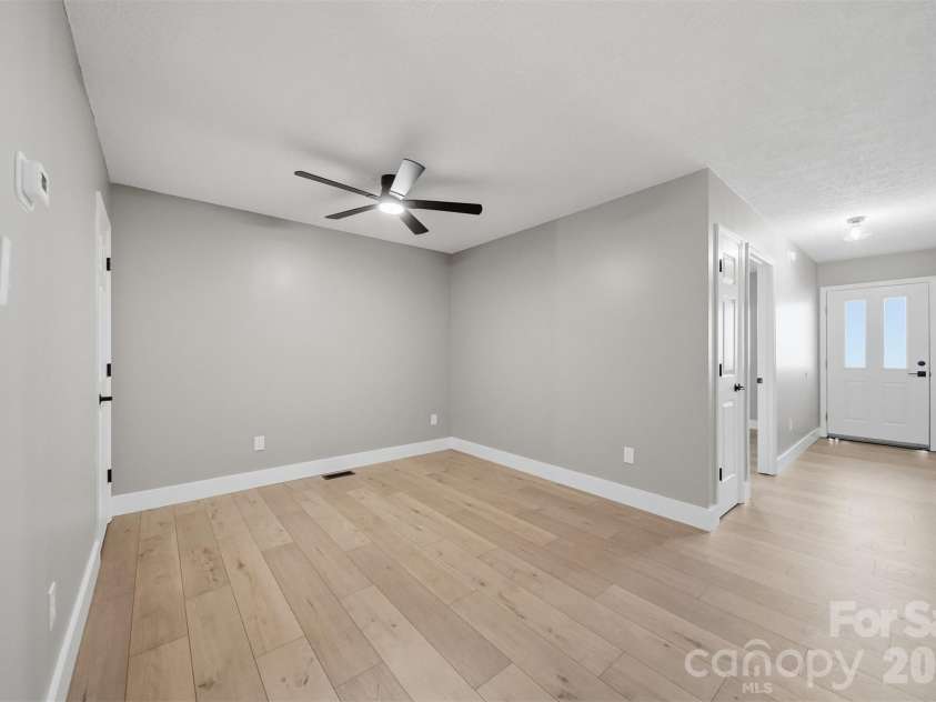 800 Meadowview Drive, Boone, NC 28607.  MLS# CAR4360075, YatesRealty ID 10386. 