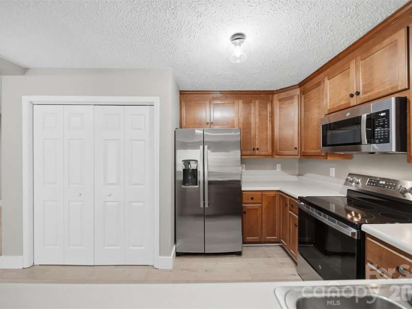 800 Meadowview Drive, Boone, NC 28607.  MLS# CAR4360075, YatesRealty ID 10386. 
