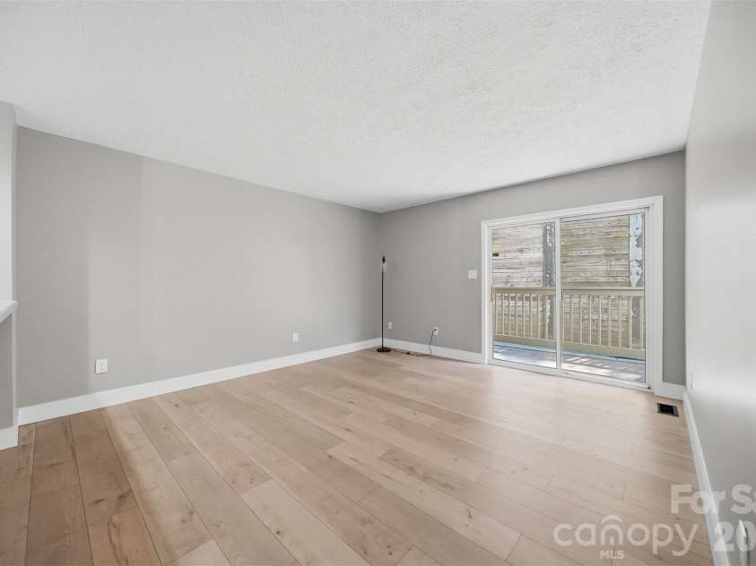 800 Meadowview Drive, Boone, NC 28607.  MLS# CAR4360075, YatesRealty ID 10386. 
